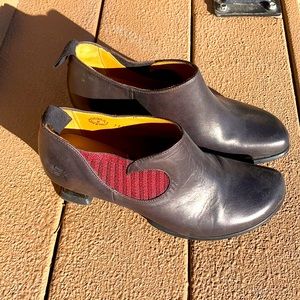 💯 genuine John Fluevog leather ankle booties 👞